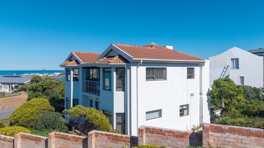 4 Bedroom Property for Sale in Oceanview Heights Western Cape